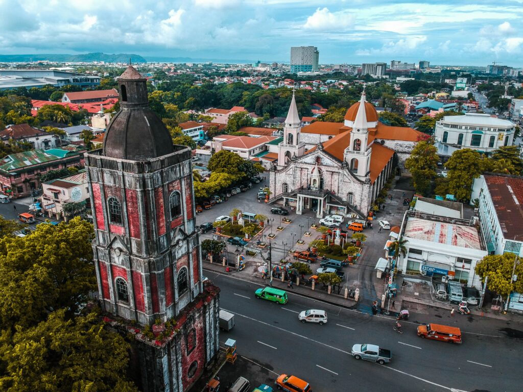 Travel to see the Old Churches in Iloilo city