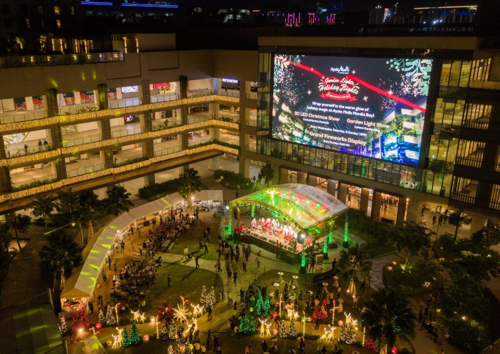 Ayala Malls Manila Bay illumines the season.