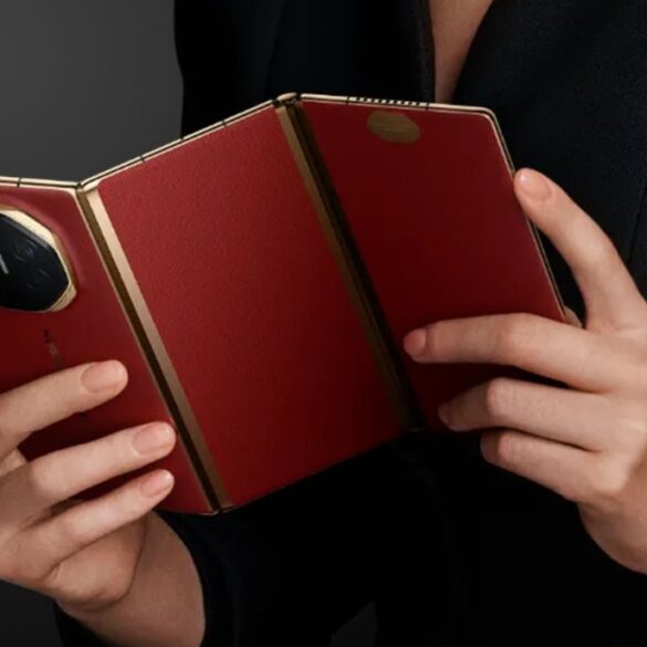 Huawei trifold phone